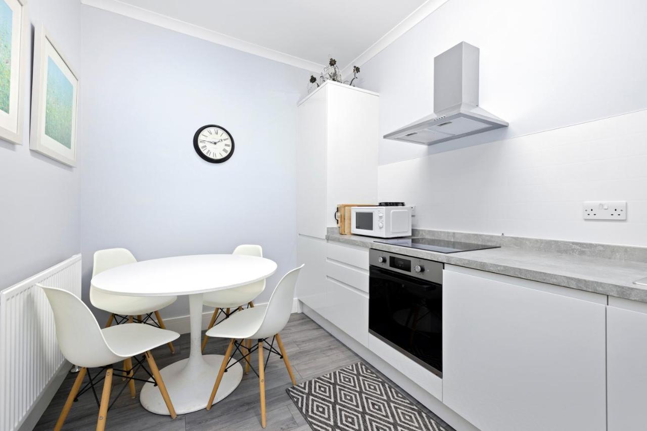 Joivy Modern Flat On Rose Street Apartment Edinburgh Exterior photo